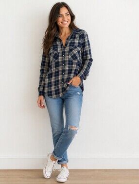 American Eagle Outfitters blue plaid boyfriend-fit flannel -M